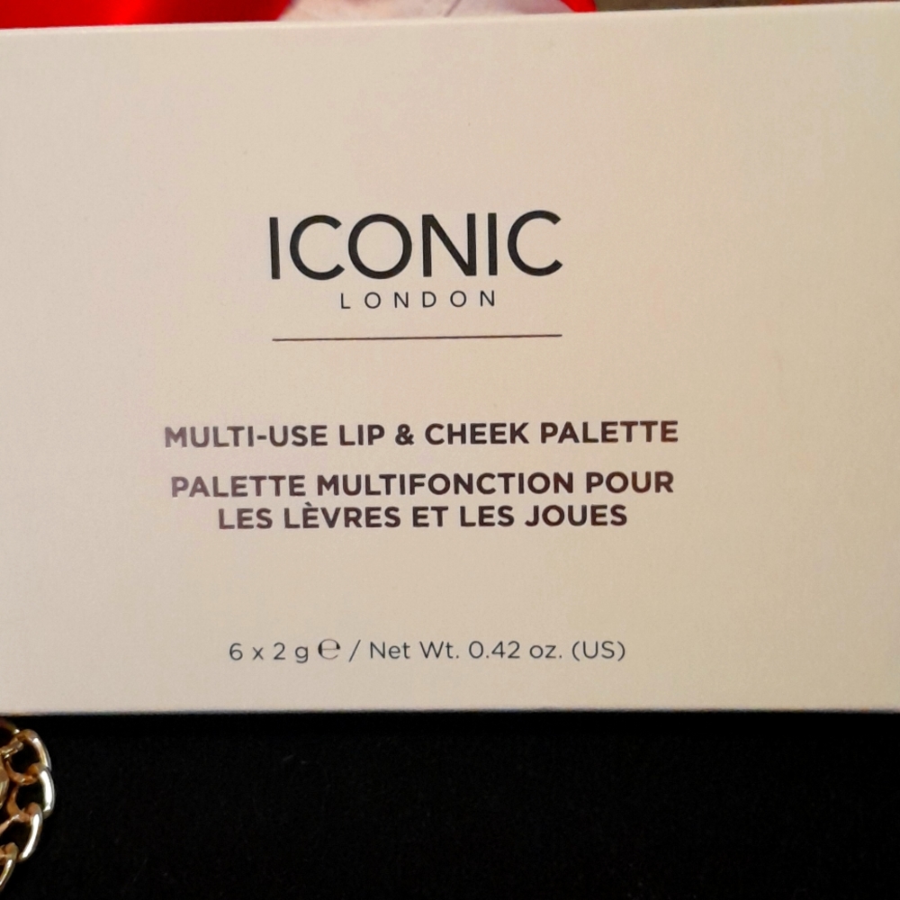 Iconic London aMulti use Lip and Cheek pallet.